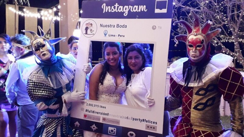 fotos en fiesta de hora loca de artistas peru para el recuerdo